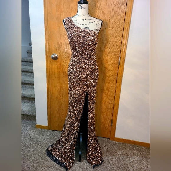 Aleta Dresses & Skirts - NWT Aleta rose gold navy sequin slit one shoulder prom pageant formal dress